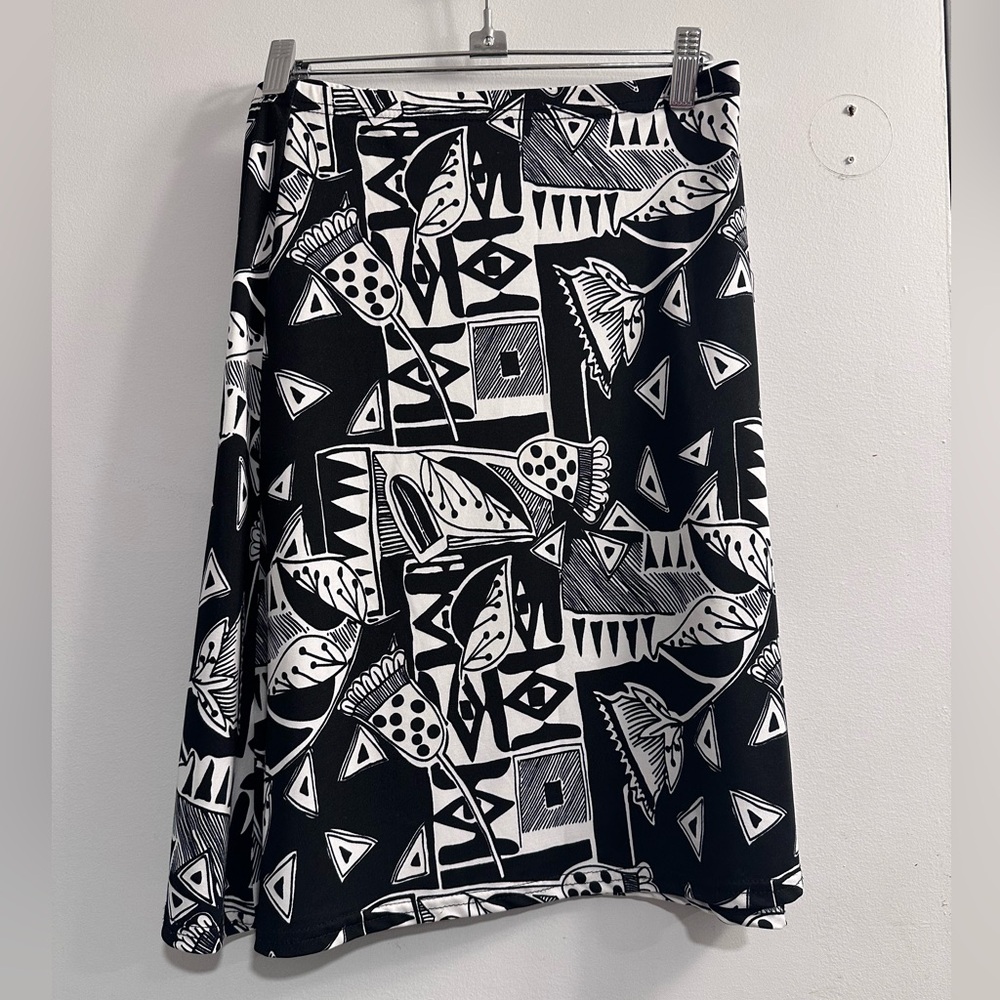 Chic Asymmetrical Black and White Skirt